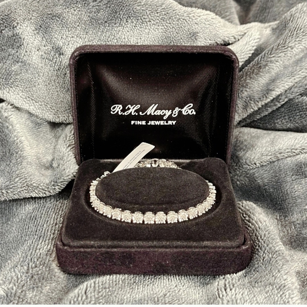 R.H. Macy & Co Fine Jewelry Bridge Diamond Bracelet, 1/4 CTW, Sterling Silver